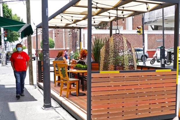La nueva terraza fue instalada en contraesquina del templo