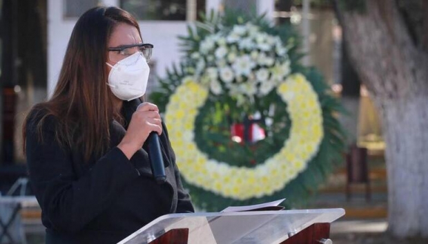 Rinde Angélica Alvarado homenaje a policía municipal caído en cumplimiento del deber