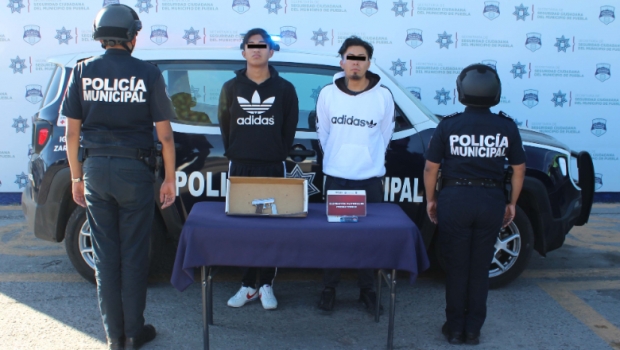 Policía Municipal de Puebla detiene a pareja por portación ilegal de arma de fuego