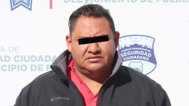 Detuvo Policía Municipal  de Puebla a hombre por robo de vehículo con mercancía