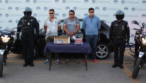 Detiene policía municipal de Puebla a tres hombres por portación de arma de fuego