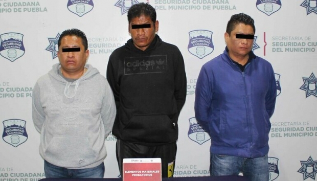 Detiene Policía Municipal de Puebla a tres probables asaltantes de transeúntes