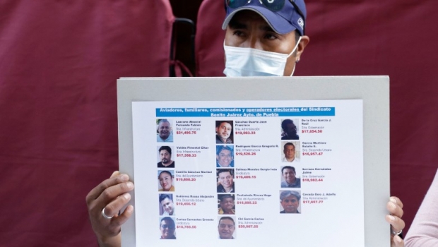 Acusan a Gonzalo Juárez de mantener 39 aviadores en el Ayuntamiento de Puebla
