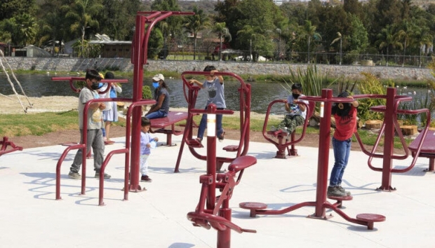 Ayuntamiento de Puebla entrega gimnasio al aire libre en inspectoría Buena Vista Tetela