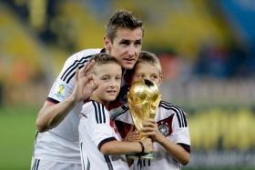 Miroslav Klose se retira de las canchas
