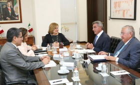 En el encuentro participaron el Secretario de Finanzas y Administración del estado, Raúl Sánchez Kobashi y funcionarios federales