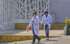 Continúa contratación de personal médico en Puebla