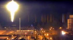 Bombardeo ruso genera incendio en planta nuclear de Ucrania