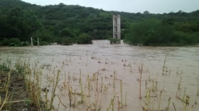 Se desbordó el río Mixteco  
