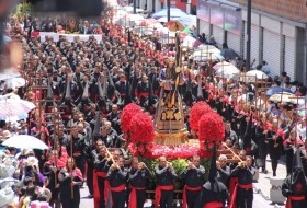 Más 150 mil personas participaron en la XXVI Procesión de Viernes Santo