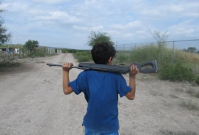 Niño mata a hombre