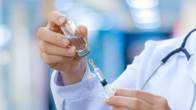 Vacuna covid será aplicada el jueves a médicos