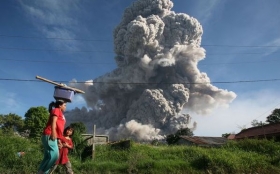 Uno de los más de 120 volcanes activos en Indonesia.