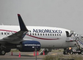 Avión aterriza en Cancún