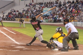 Rieleros se queda con doble cartel ante Pericos