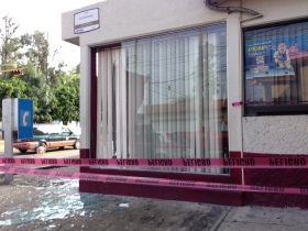 Atacan con bombas Molotov sedes en Puebla del INE y Secretaría de Economía