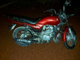 Policías estatales aseguraron motocicleta con reporte de robo