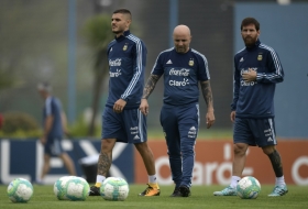 Uruguay-Argentina, clásico con urgencias