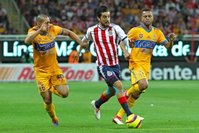 Chivas y Tigres empatan sin goles