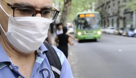 La OMS pide cautela al reabrir negocios en medio de pandemia