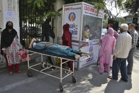 Cientos de personas contraen misteriosa enfermedad en India