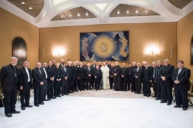 Los 34 obispos, 31 en funciones.