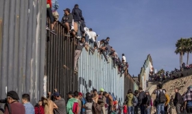 Enfrentamiento entre pobladores de Tijuana y caravana migrante