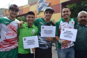 Boxeadores mexicanos salen a &quot;botear&quot; para obtener recursos