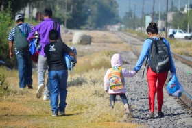 Oleada de migrantes llega a la frontera mientras Biden prepara su gobierno
