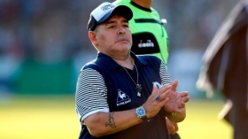 Diego Maradona es operado con éxito de hematoma en la cabeza